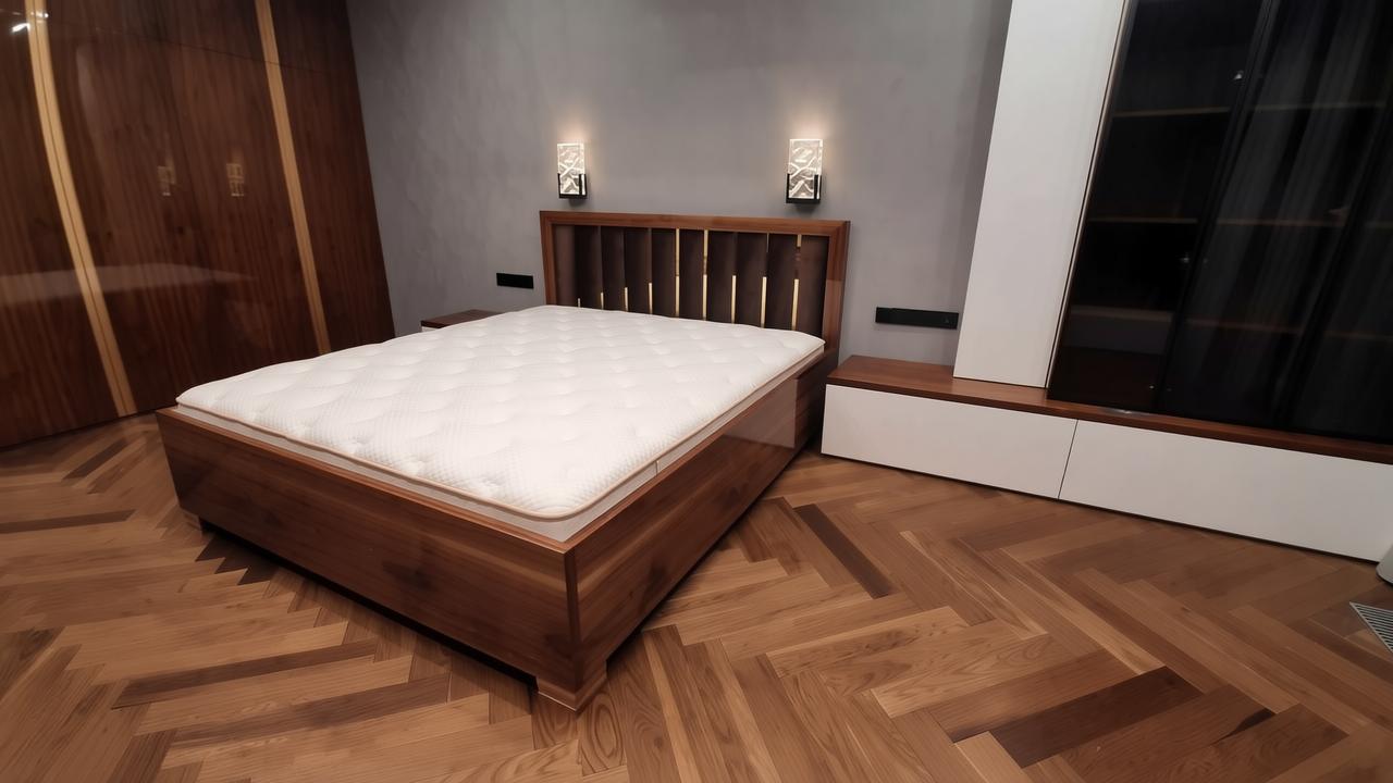 Современная спальня из глянцевого шпона