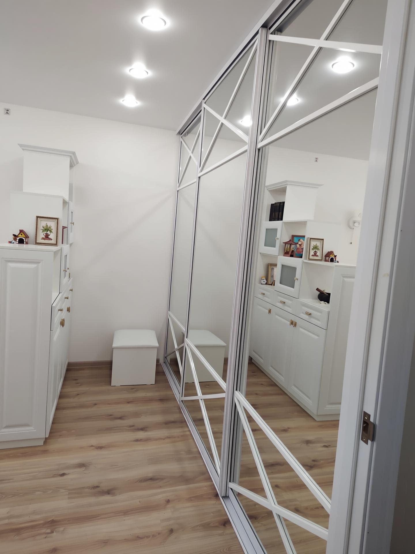 Шкаф-купе с рабочим местом